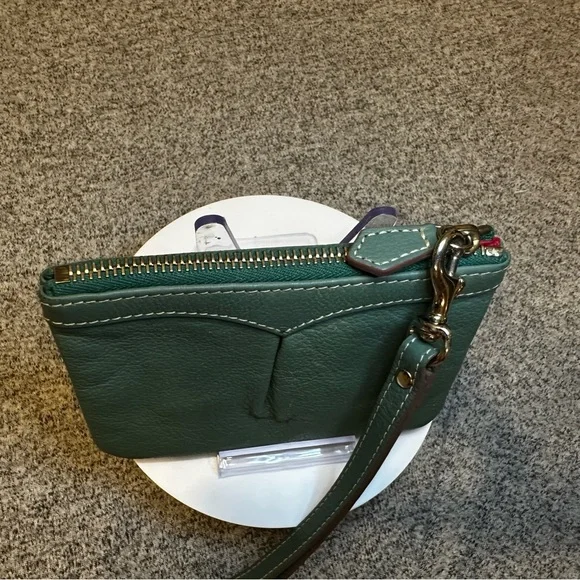 90s Vintage Dooney & Bourke Sage Green Leather Wristlet - Rare Find! - Picture 5 of 13